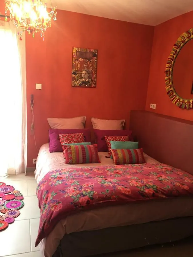 La Maison Des Amis Maillane Holiday home