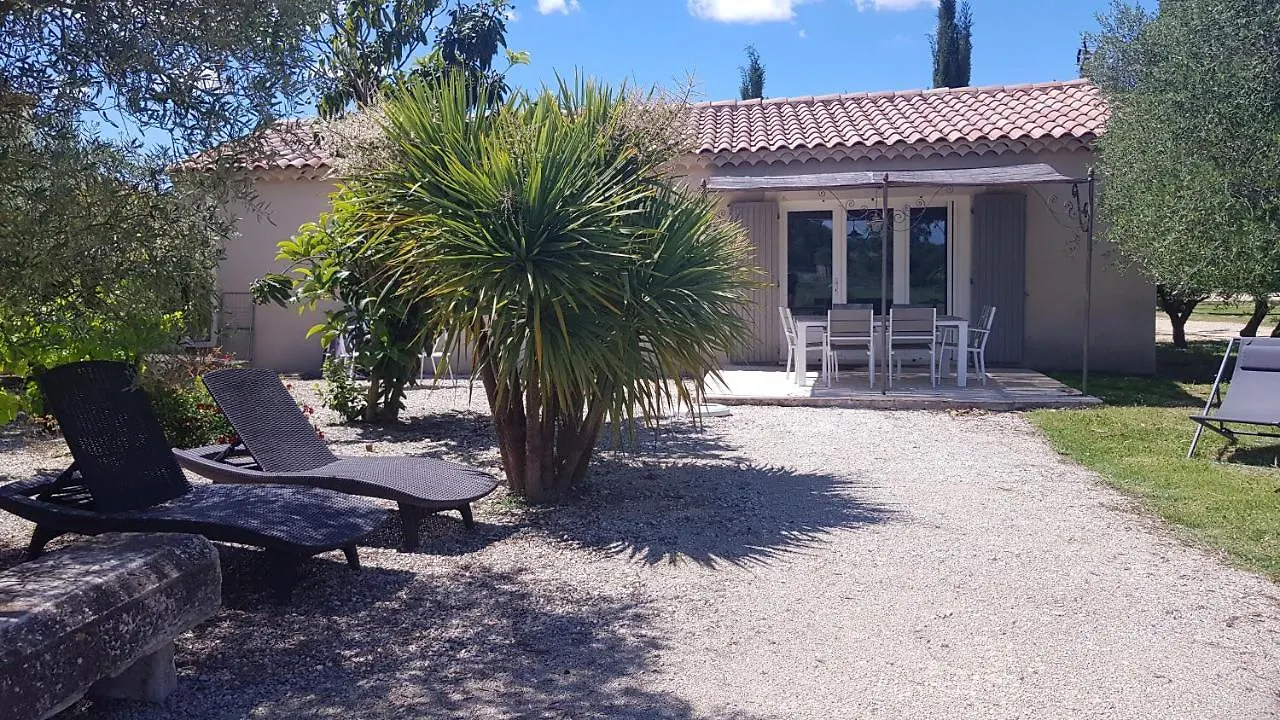 La Maison Des Amis Maillane Holiday home